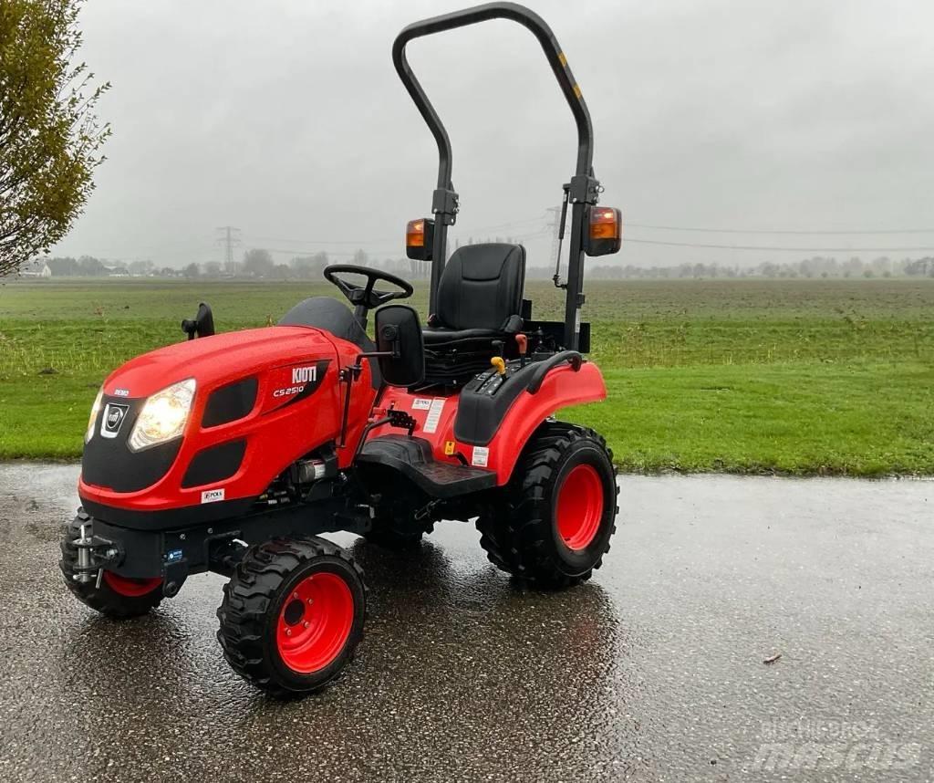 Kioti CS2510 Traktory