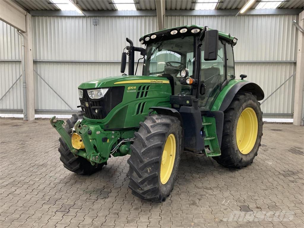 John Deere 6110R Traktory