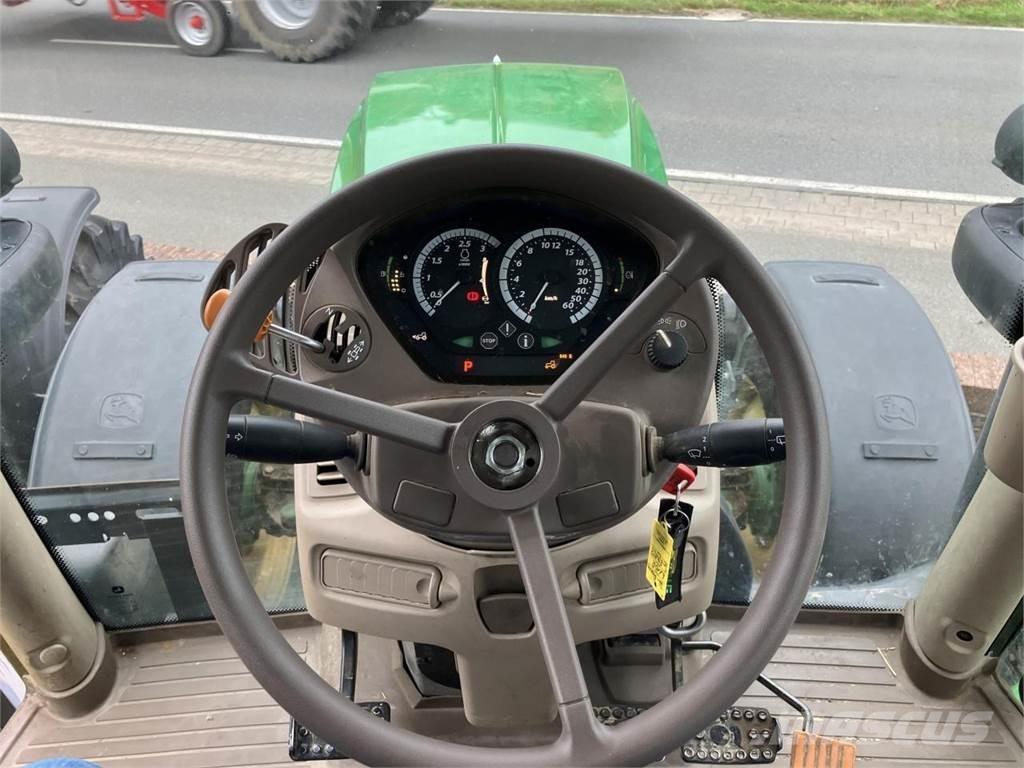 John Deere 6110R Traktory