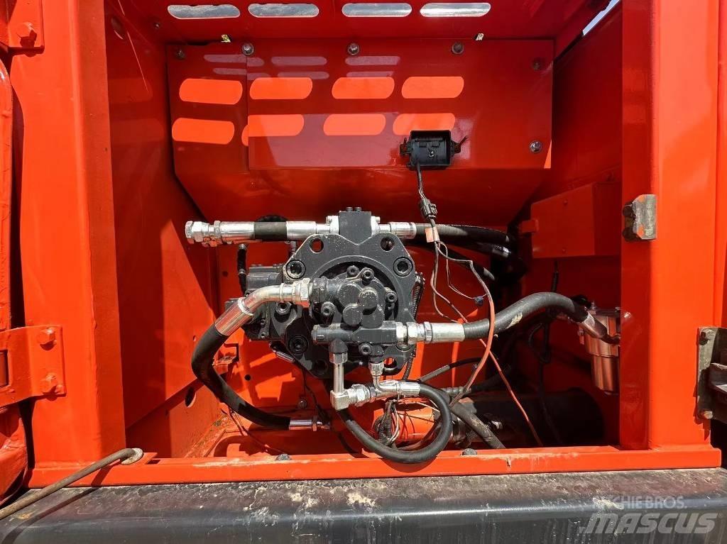 Doosan DX 225 LC-9 Pásová rýpadla