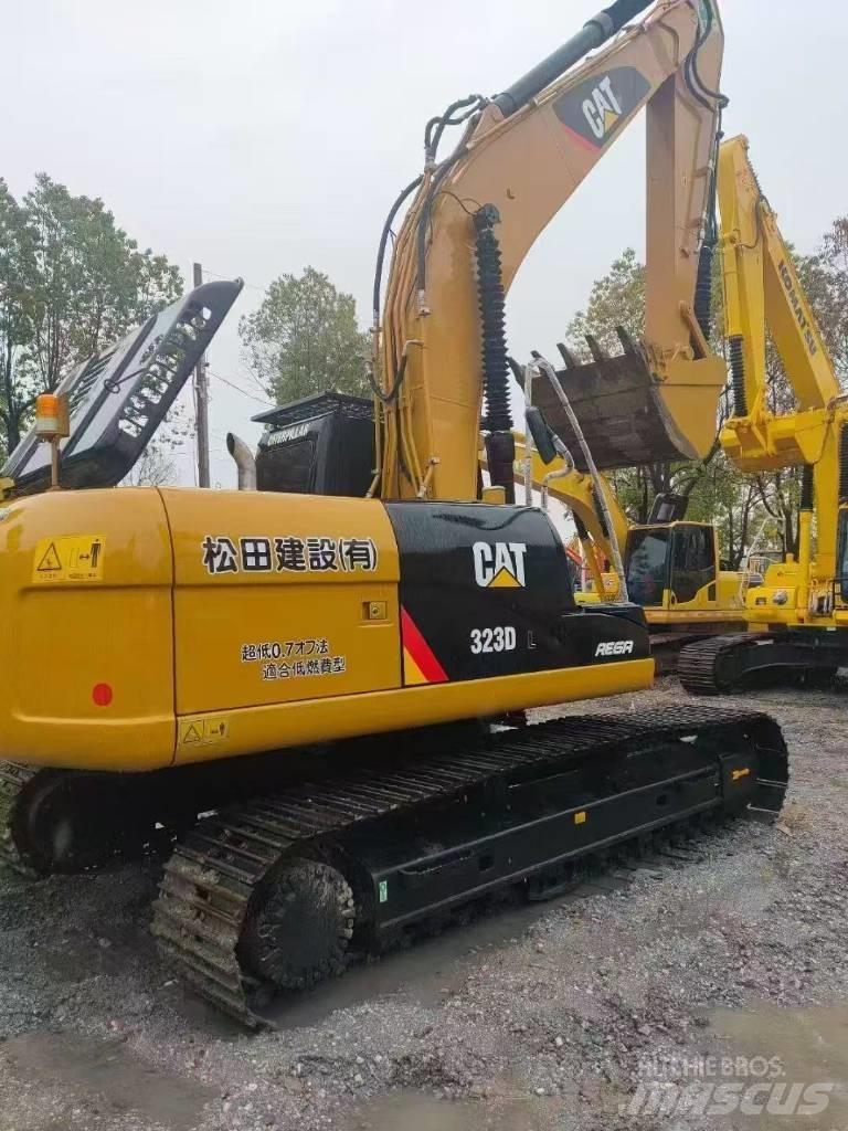 CAT 323D2 Pásová rýpadla