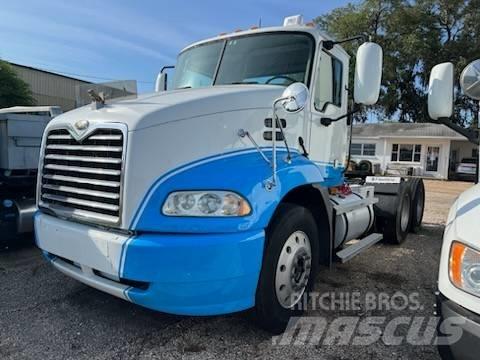 Mack CXN613 Tahače