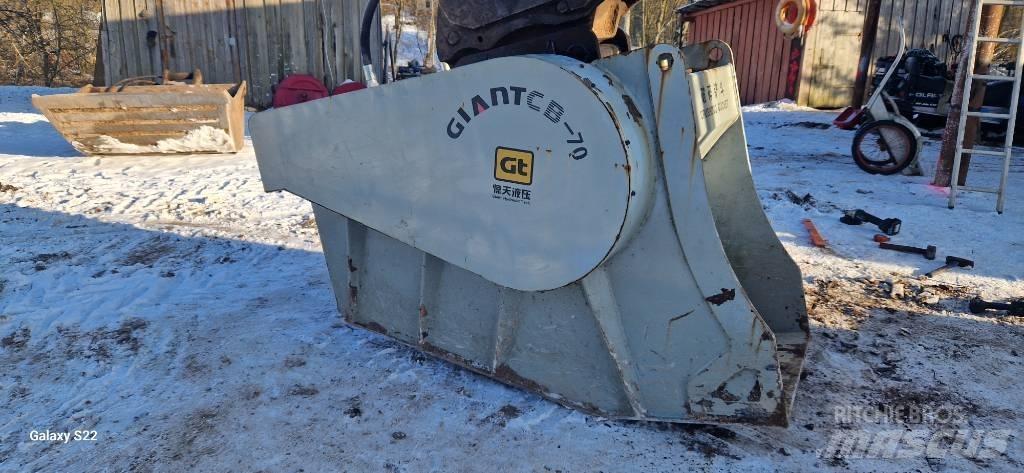 GiANT CB-70 Drtící lopaty