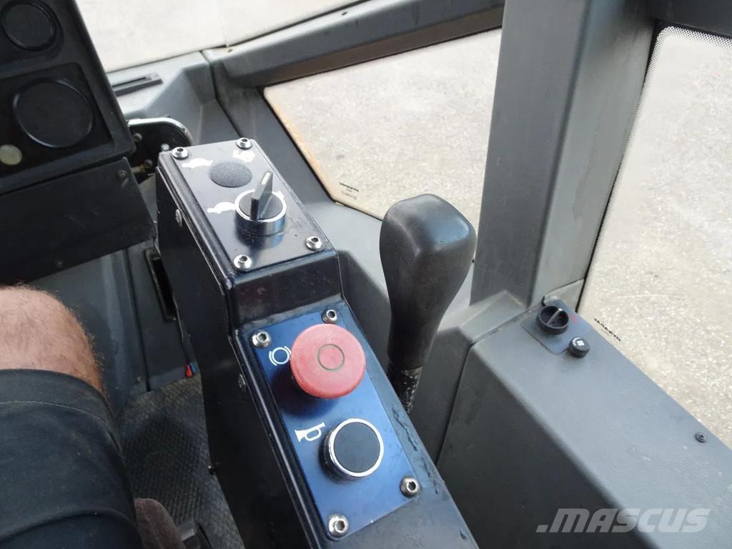 Dynapac CA152D Pneumatikové válce