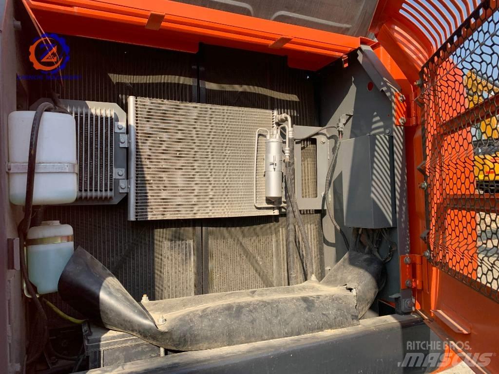 Hitachi ZX 240 Pásová rýpadla