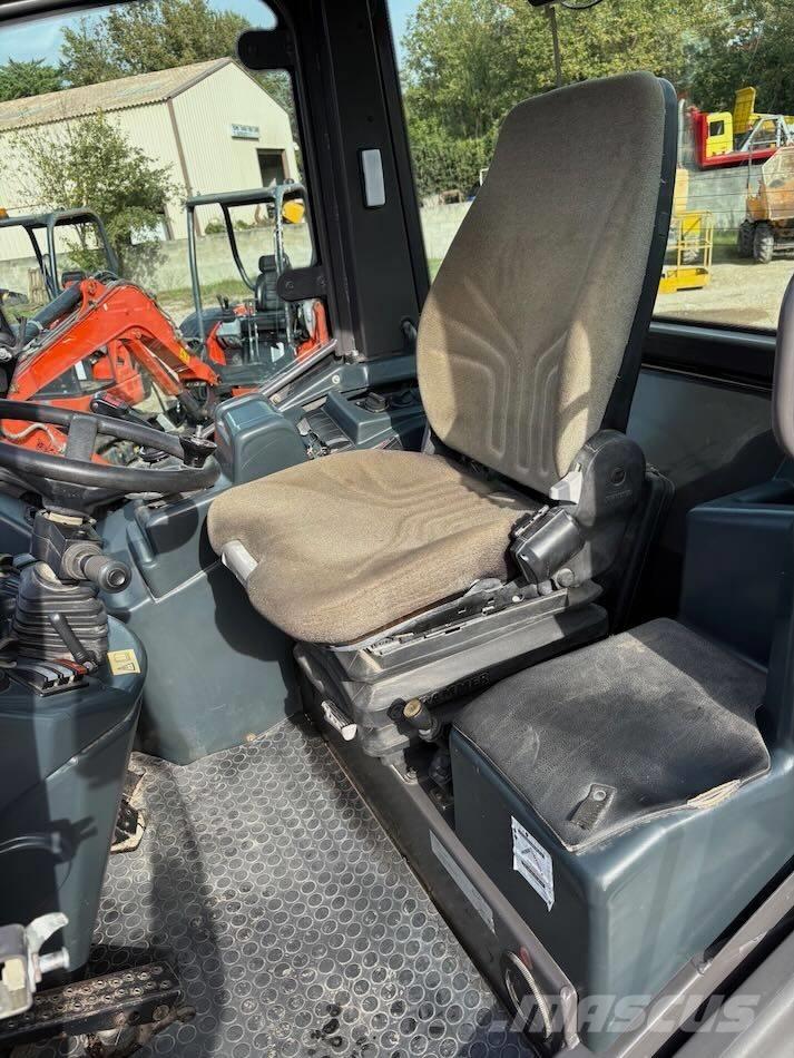 Mecalac AS 700 Kolové nakladače