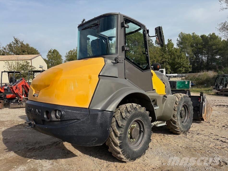 Mecalac AS 700 Kolové nakladače