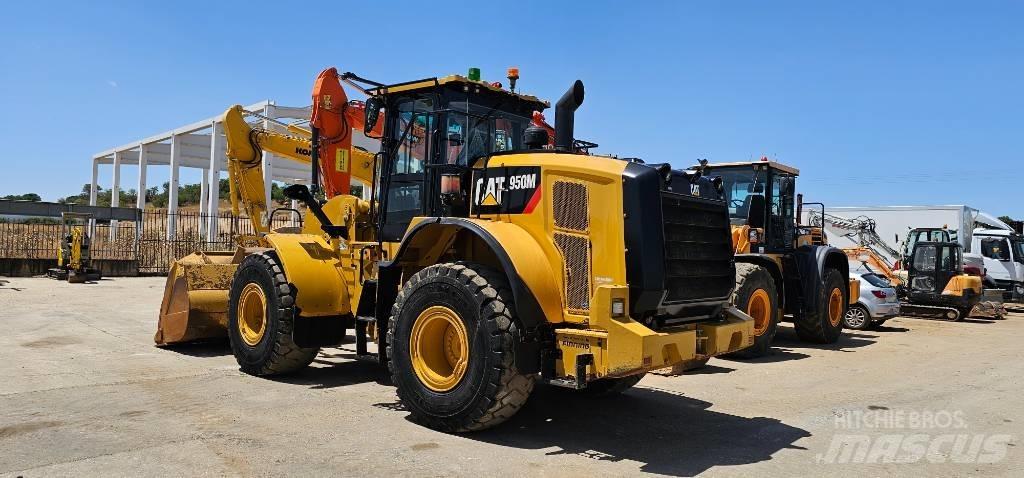 CAT 950 Kolové nakladače