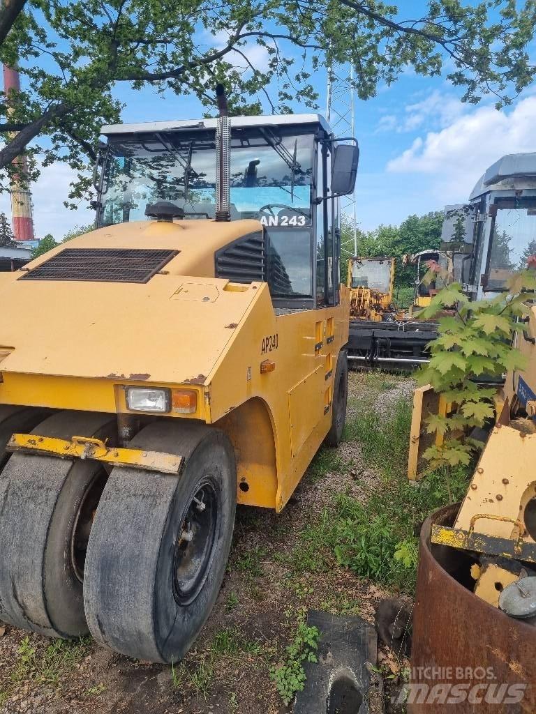 Ammann AP 240 Pneumatikové válce