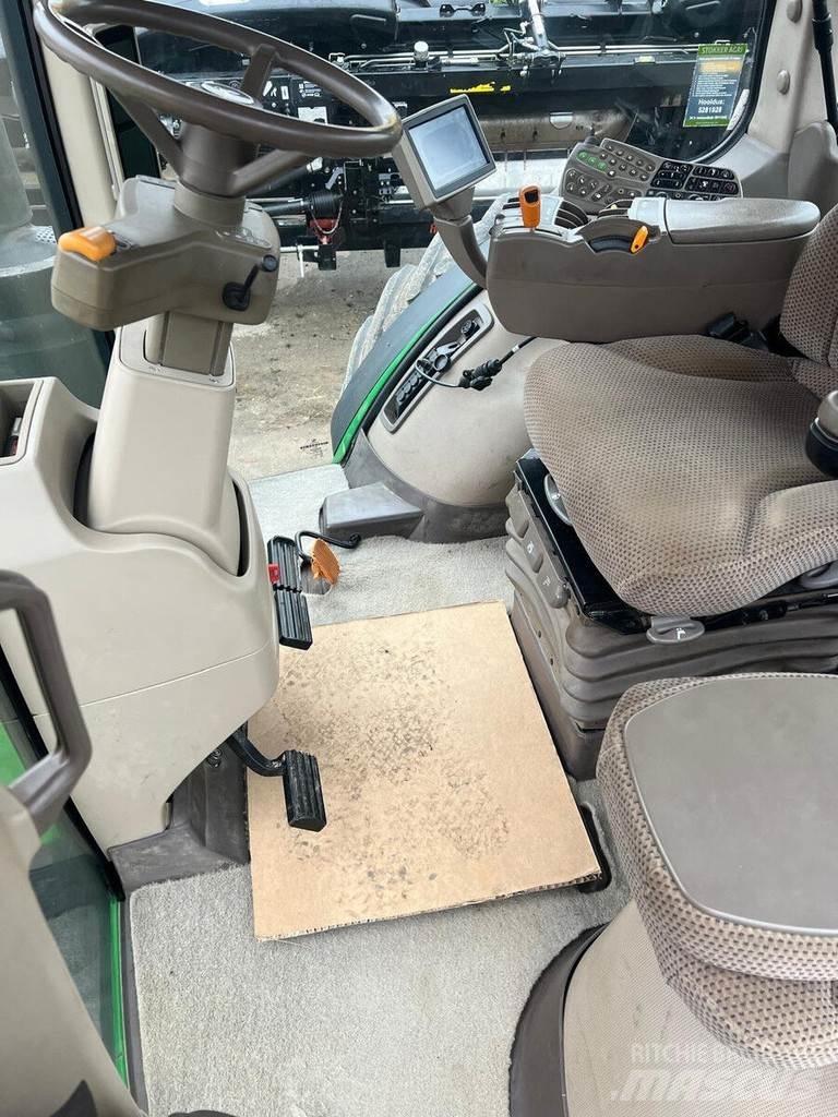 John Deere 8260R Traktory