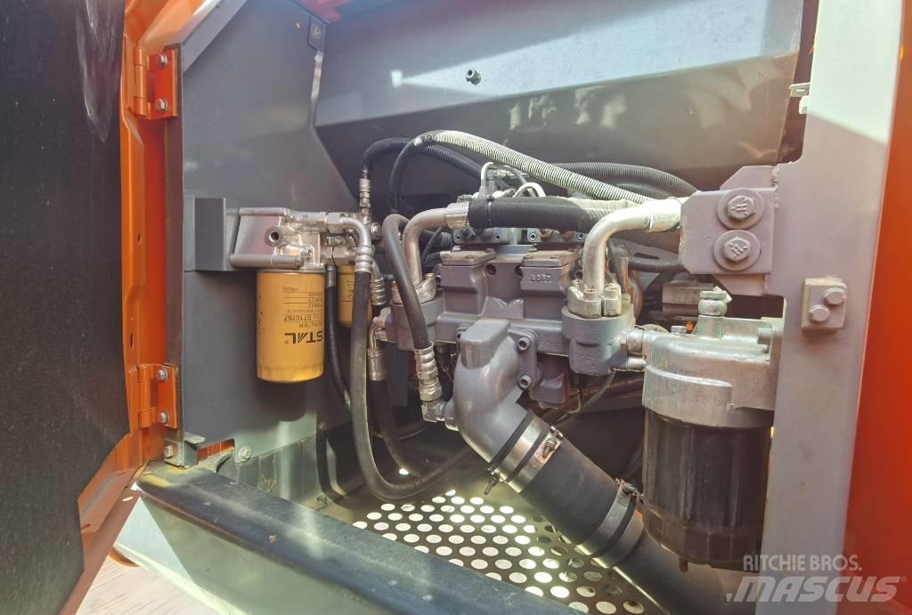 Hitachi ZX 210 Pásová rýpadla