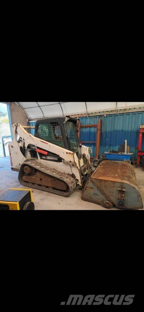 Bobcat T 590 Smykem řízené nakladače