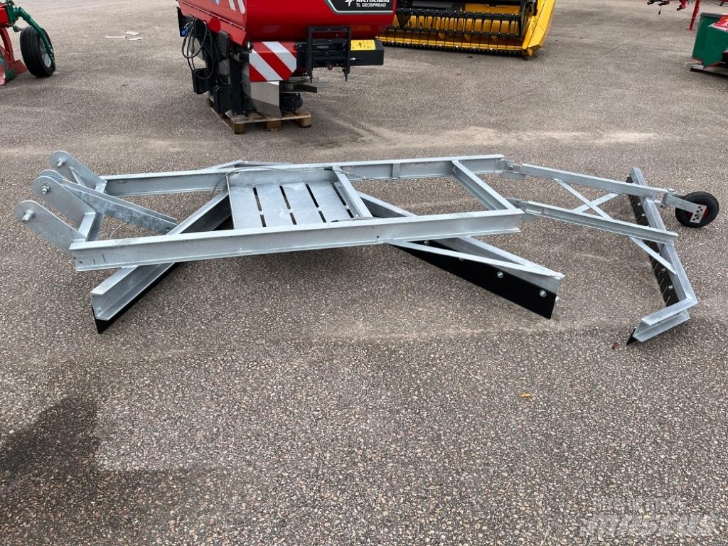  Vägsladd M220V Tažené radlice