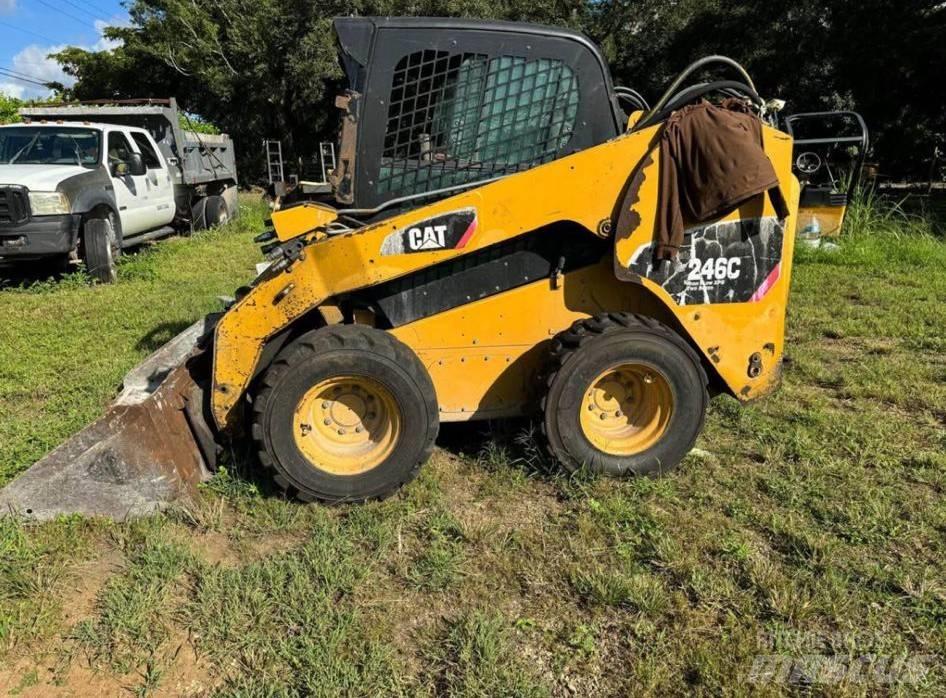 CAT 248C Smykem řízené nakladače