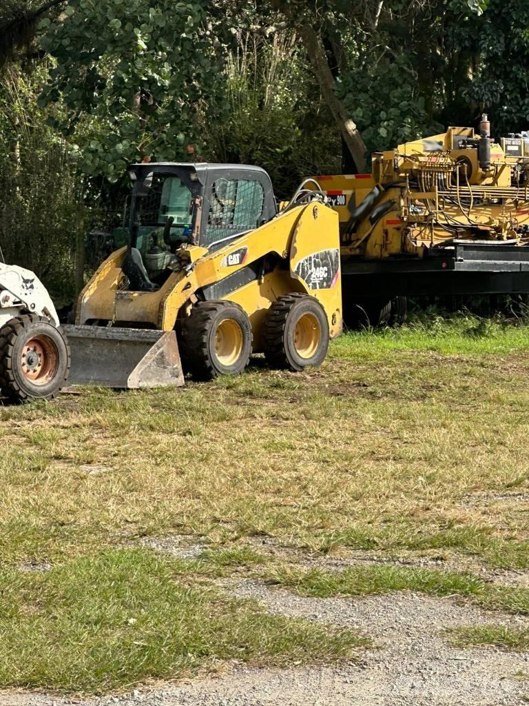 CAT 248C Smykem řízené nakladače