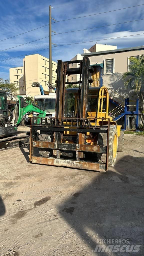 JCB S120 Terénní vysokozdvižné vozíky