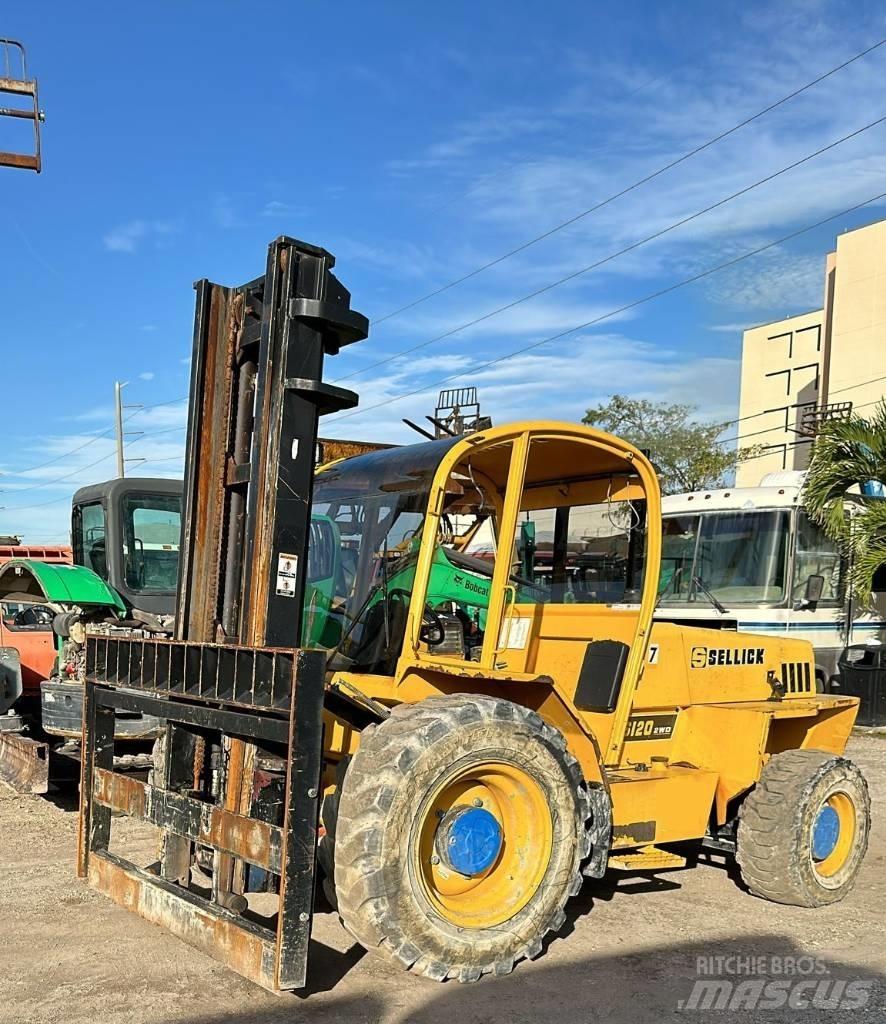 JCB S120 Terénní vysokozdvižné vozíky