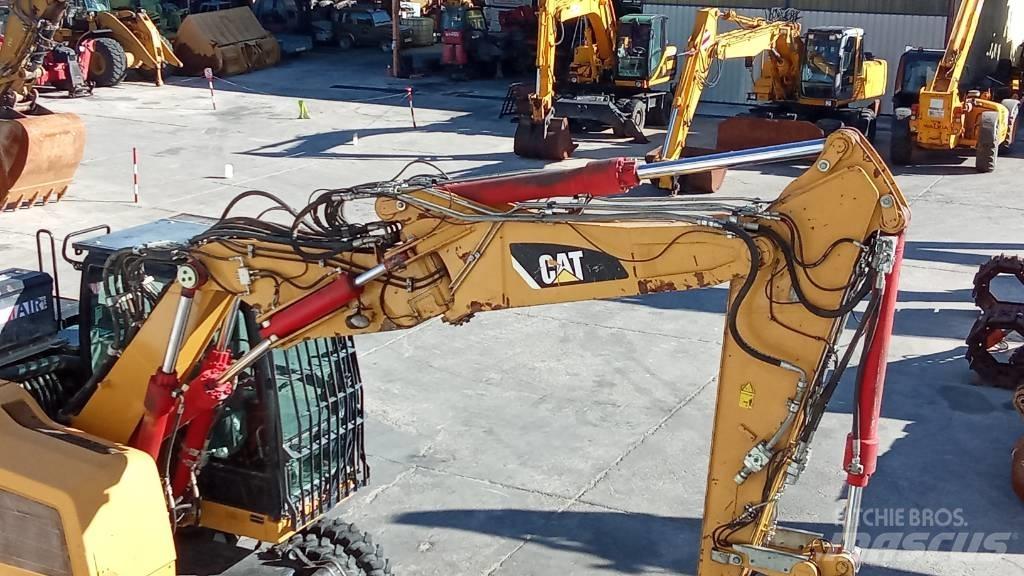CAT M318F Kolová rýpadla