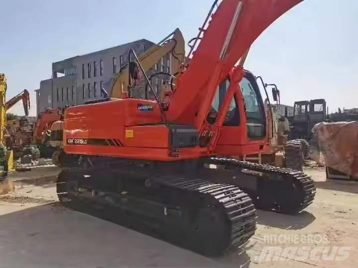 Doosan DX225LC Pásová rýpadla