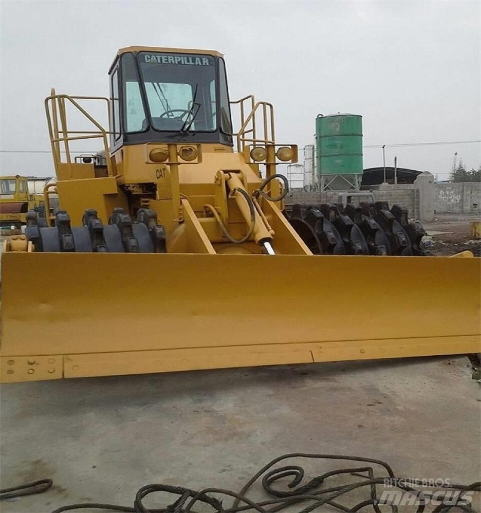CAT 815 B Půdní kompaktory