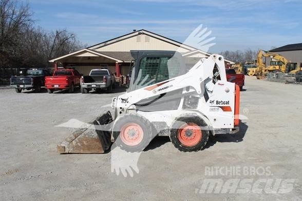 Bobcat S590 Smykem řízené nakladače