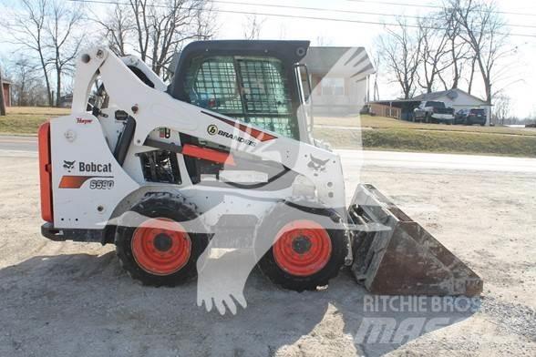 Bobcat S590 Smykem řízené nakladače