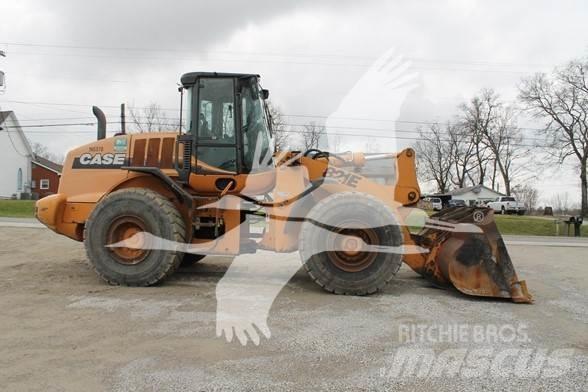 CASE 821E Kolové nakladače