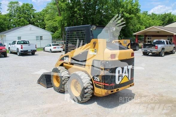 CAT 226 Smykem řízené nakladače