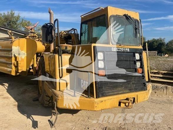 CAT 613C Cisterny na vodu