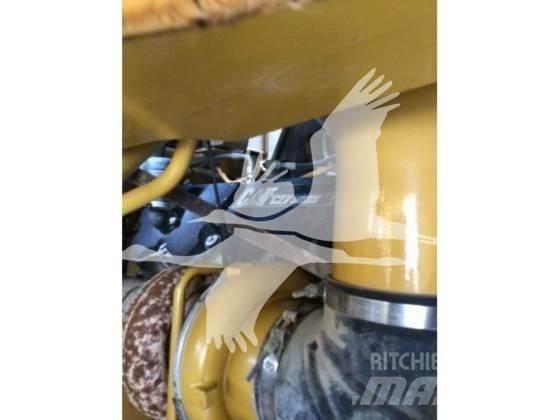 CAT 775F Kloubové dempry
