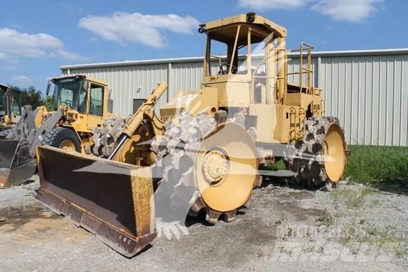 CAT 815B Tahačové válce