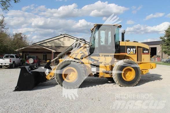 CAT 930G Kolové nakladače