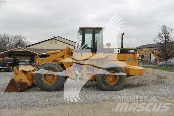 CAT 938F Kolové nakladače