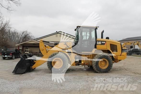 CAT 938M Kolové nakladače