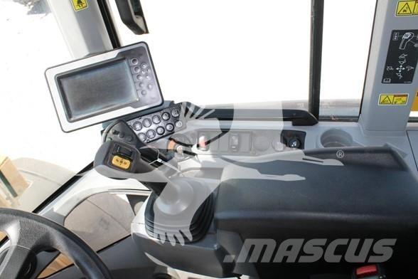CAT 938M Kolové nakladače