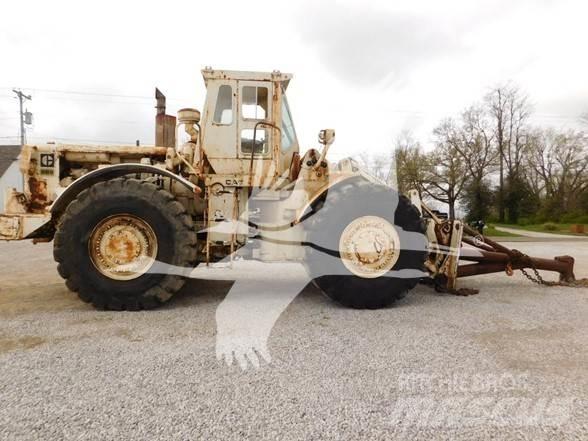 CAT 988 Kolové nakladače