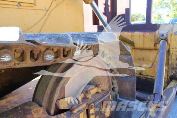 CAT D6D Pásové dozery