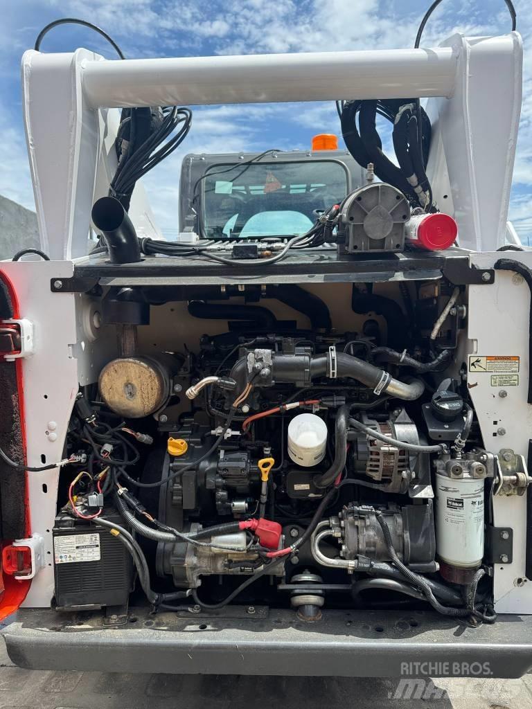Bobcat T 740 Smykem řízené nakladače