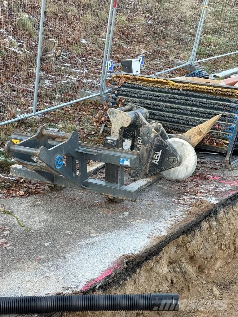 CAT M318 Kolová rýpadla