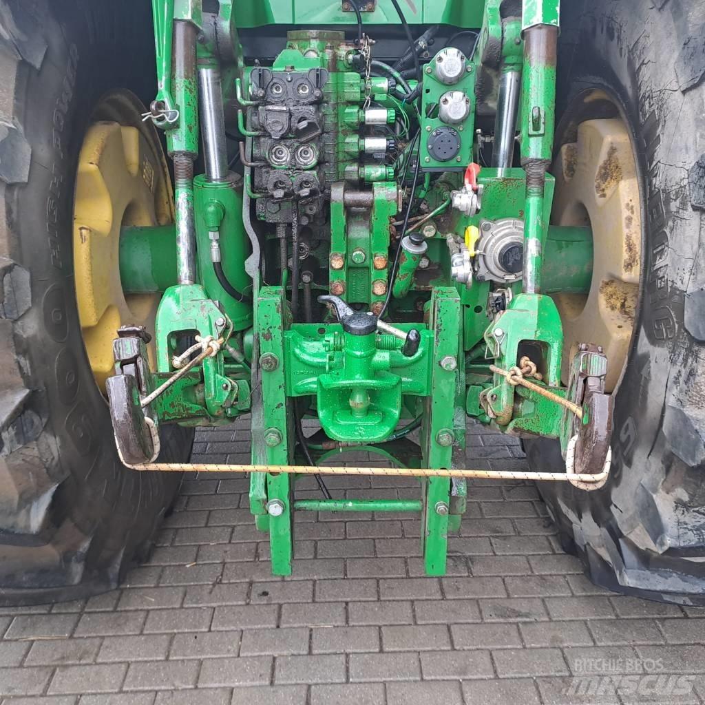 John Deere 8420 Traktory