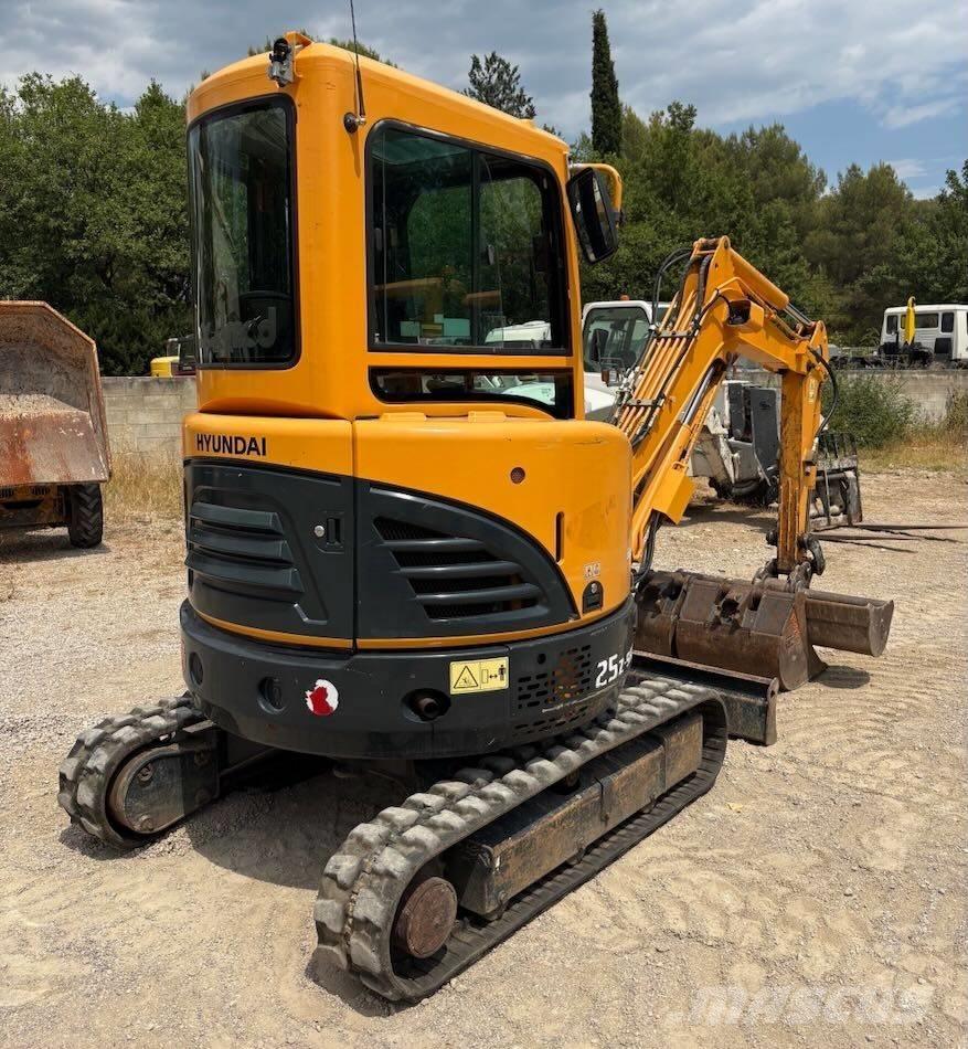 Hyundai R25Z-9 AK Mini rýpadla < 7t