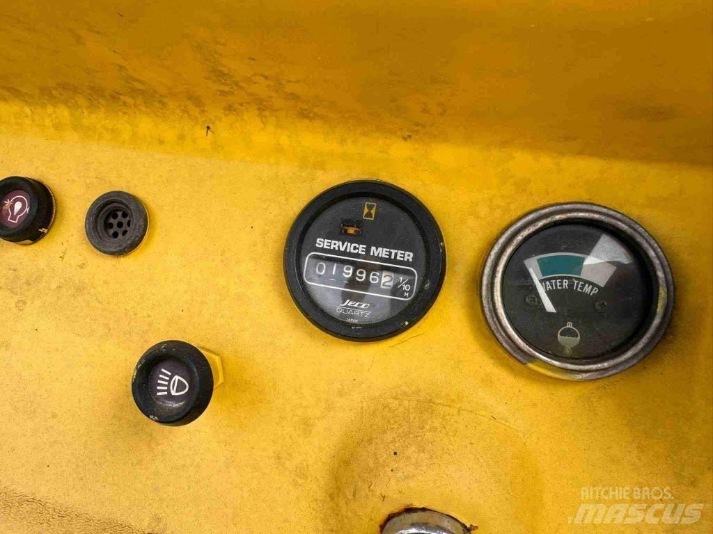 Komatsu D 21 P-5 Pásové dozery