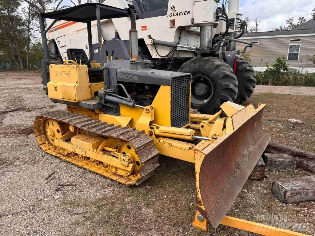 Komatsu D 21 P-5 Pásové dozery
