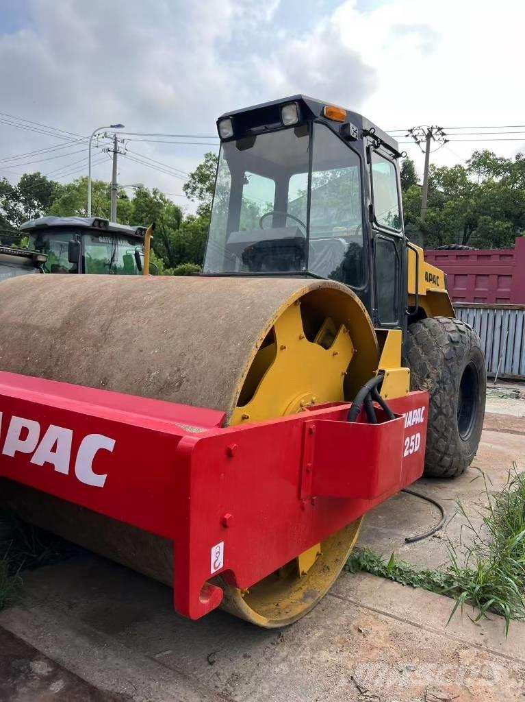Dynapac CA 25 D Tahačové válce