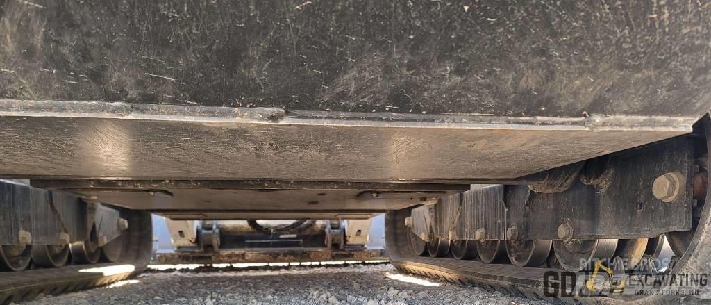Bobcat T 870 Smykem řízené nakladače