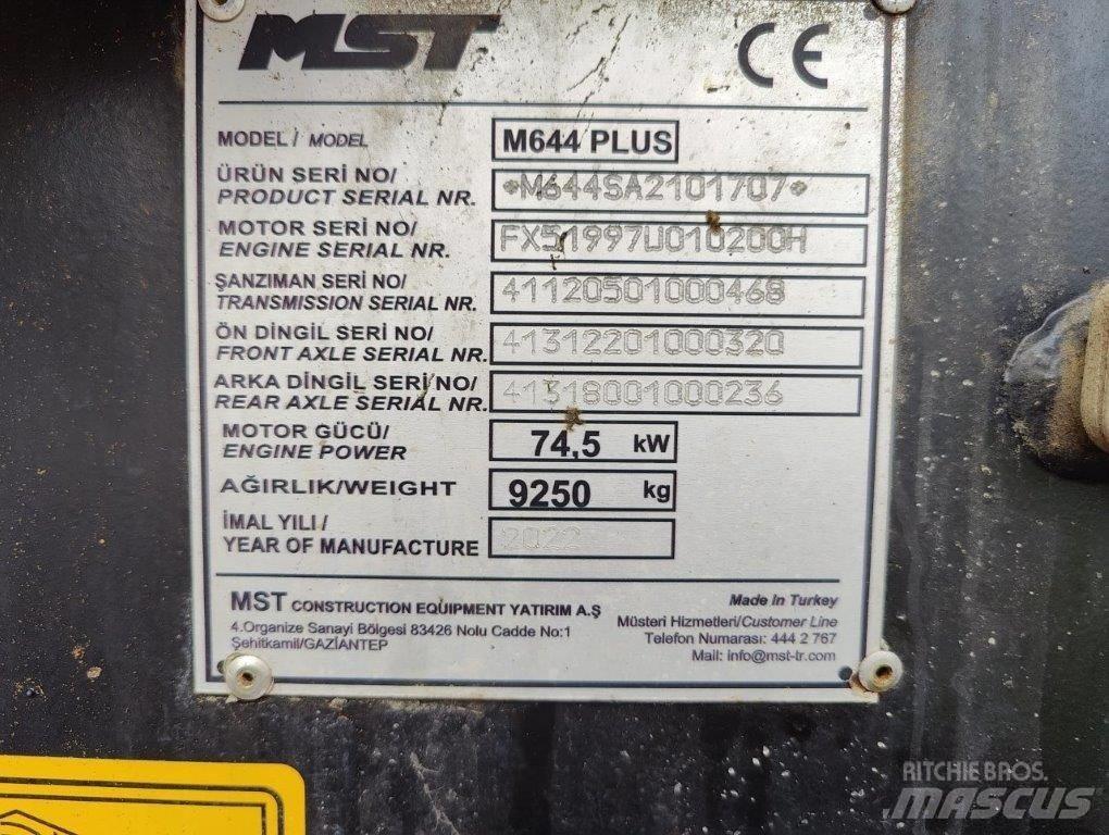 MST M644PLUS Rýpadlo-nakladače
