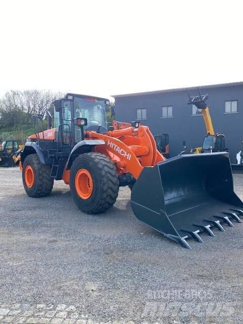 Hitachi ZW 220 Kolové nakladače