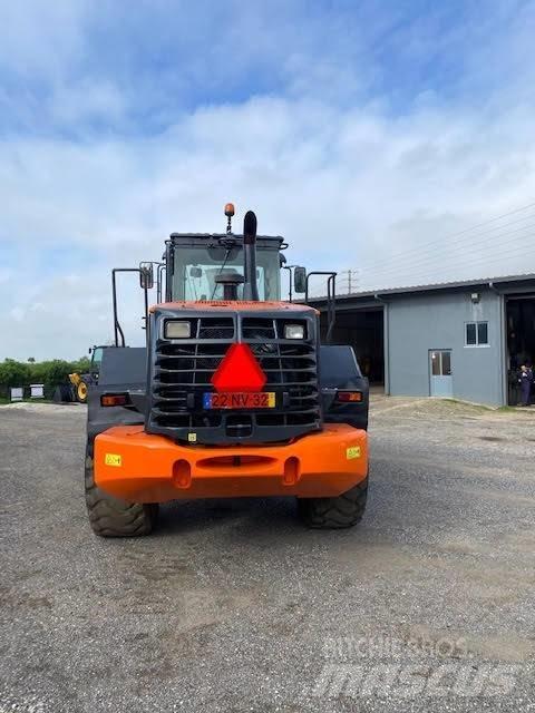 Hitachi ZW 220 Kolové nakladače