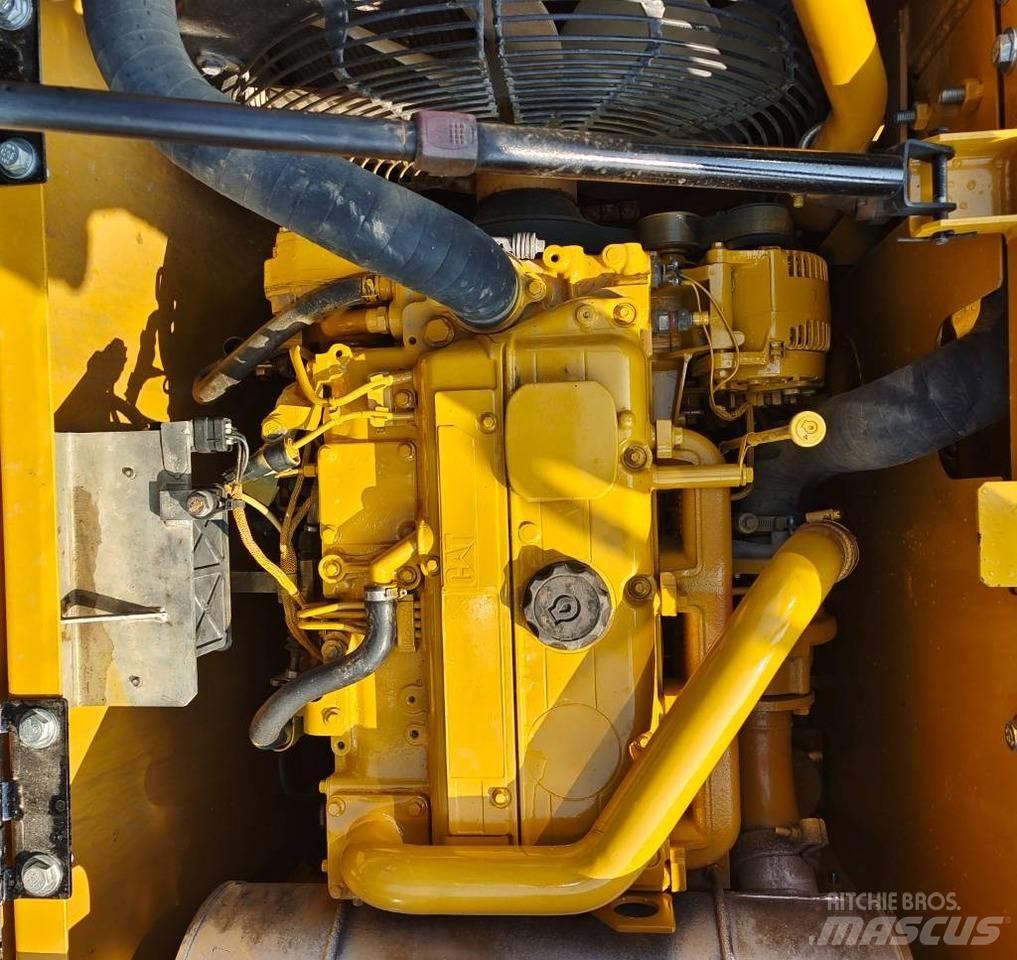 CAT 313D2GC Pásová rýpadla
