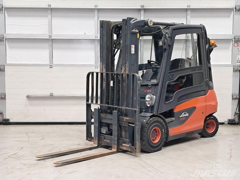 Linde E30-01 Akumulátorové vozíky